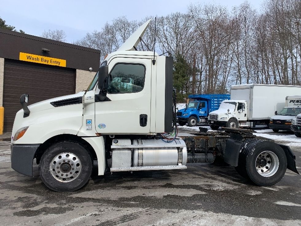 Day Cab Tractor-Heavy Duty Tractors-Freightliner-2019-T12642ST-Franklin-MA-525,633\n\t\tmiles-$ 34,000 - Image 4