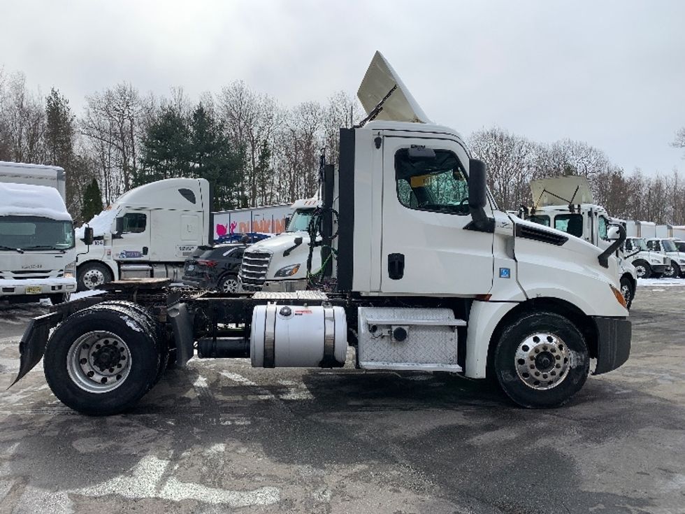 Day Cab Tractor-Heavy Duty Tractors-Freightliner-2019-T12642ST-Franklin-MA-525,633\n\t\tmiles-$ 34,000 - Image 8