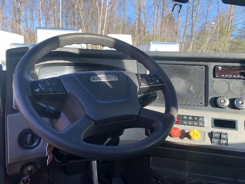 Day Cab Tractor-Heavy Duty Tractors-Freightliner-2019-T12642ST-Franklin-MA-533,559\n\t\tmiles-$ 33,500 - Image 11