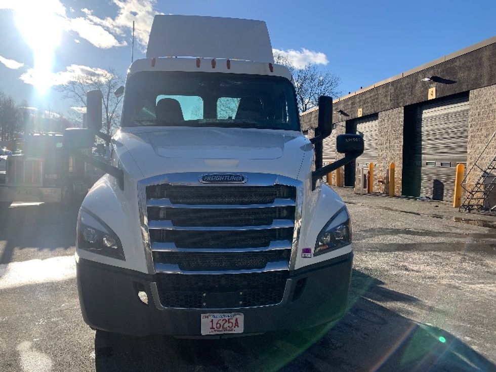 Day Cab Tractor-Heavy Duty Tractors-Freightliner-2019-T12642ST-Franklin-MA-533,559\n\t\tmiles-$ 33,500 - Image 2