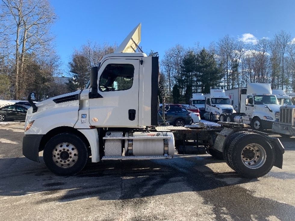 Day Cab Tractor-Heavy Duty Tractors-Freightliner-2019-T12642ST-Franklin-MA-533,559\n\t\tmiles-$ 33,500 - Image 4