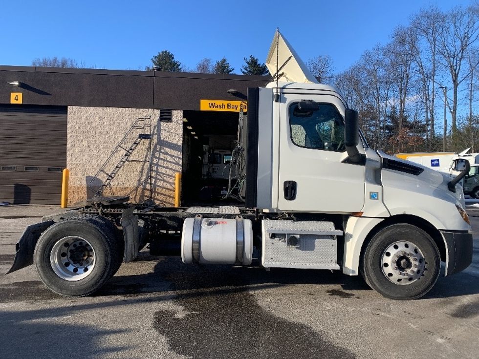 Day Cab Tractor-Heavy Duty Tractors-Freightliner-2019-T12642ST-Franklin-MA-533,559\n\t\tmiles-$ 33,500 - Image 8