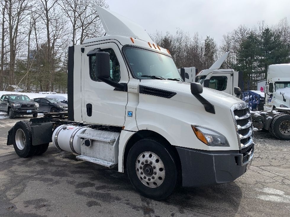 Day Cab Tractor-Heavy Duty Tractors-Freightliner-2019-T12642ST-Franklin-MA-555,909\n\t\tmiles-$ 32,250 - Image 1