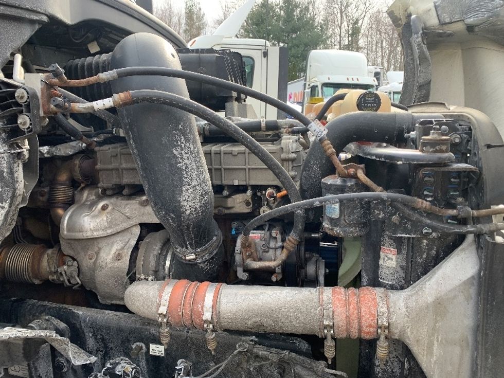 Day Cab Tractor-Heavy Duty Tractors-Freightliner-2019-T12642ST-Franklin-MA-555,909\n\t\tmiles-$ 32,250 - Image 15