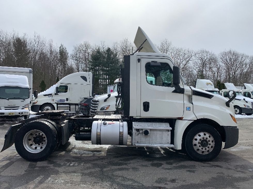 Day Cab Tractor-Heavy Duty Tractors-Freightliner-2019-T12642ST-Franklin-MA-555,909\n\t\tmiles-$ 32,250 - Image 8