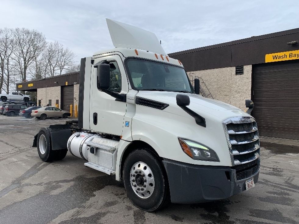 Day Cab Tractor-Heavy Duty Tractors-Freightliner-2019-T12642ST-Franklin-MA-593,560\n\t\tmiles-$ 30,000 - Image 1