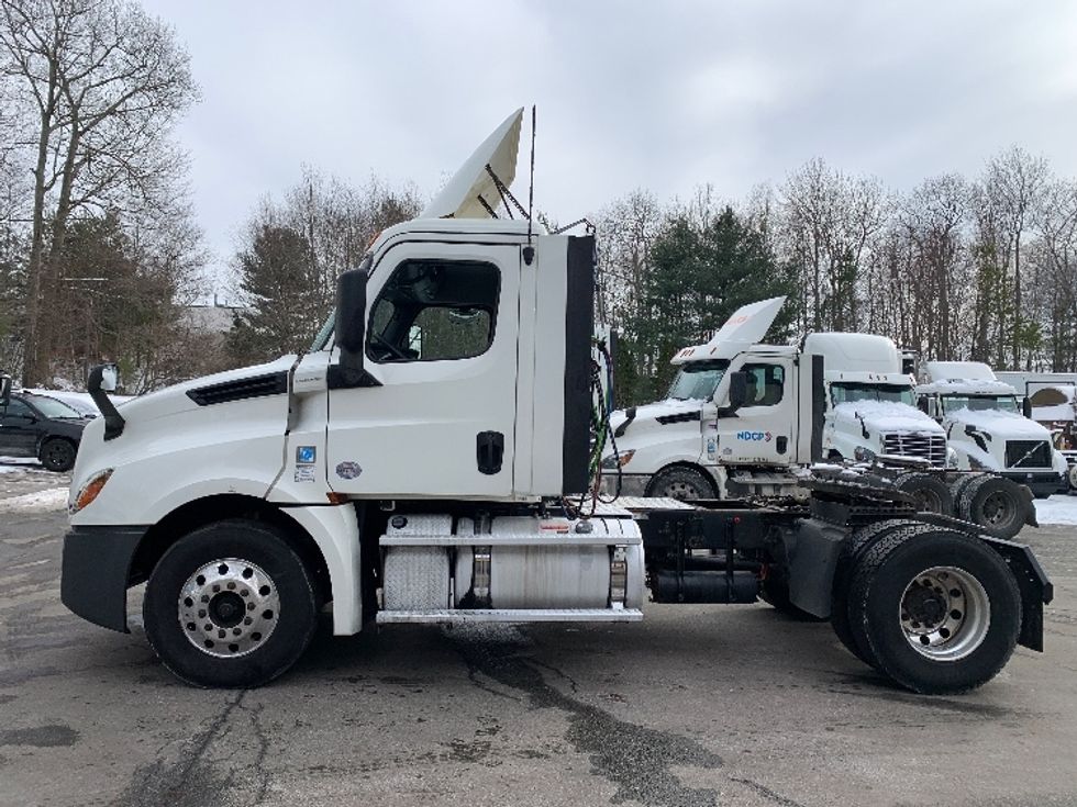 Day Cab Tractor-Heavy Duty Tractors-Freightliner-2019-T12642ST-Franklin-MA-593,560\n\t\tmiles-$ 30,000 - Image 4