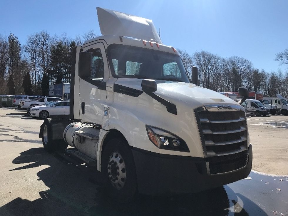Day Cab Tractor-Heavy Duty Tractors-Freightliner-2019-T12642ST-Franklin-MA-643,421\n\t\tmiles-$ 27,000 - Image 1