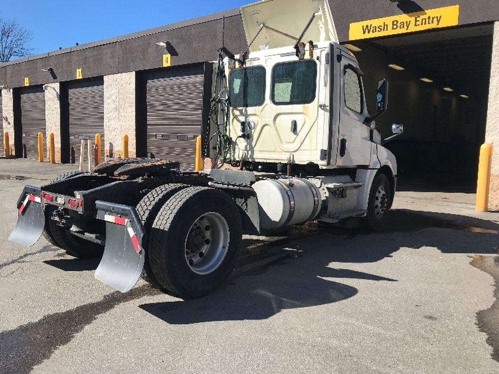Day Cab Tractor-Heavy Duty Tractors-Freightliner-2019-T12642ST-Franklin-MA-643,421\n\t\tmiles-$ 27,000 - Image 7