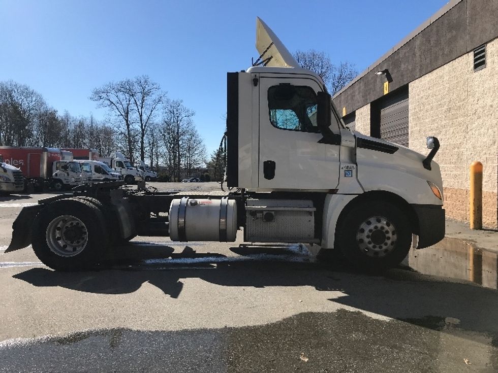 Day Cab Tractor-Heavy Duty Tractors-Freightliner-2019-T12642ST-Franklin-MA-643,421\n\t\tmiles-$ 27,000 - Image 8