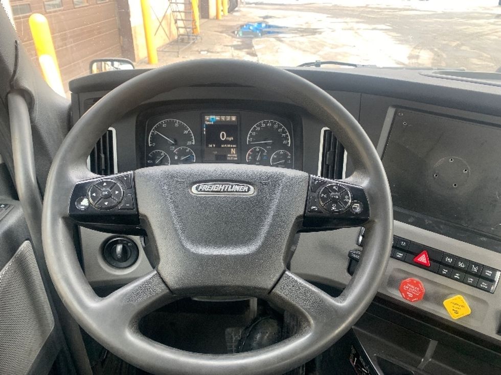 Day Cab Tractor-Heavy Duty Tractors-Freightliner-2019-T12642ST-Franklin-MA-658,299\n\t\tmiles-$ 26,250 - Image 11
