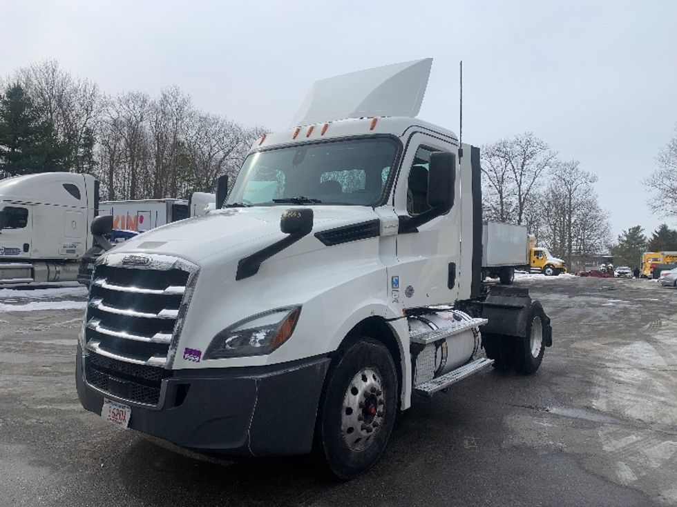 Day Cab Tractor-Heavy Duty Tractors-Freightliner-2019-T12642ST-Franklin-MA-658,299\n\t\tmiles-$ 26,250 - Image 3