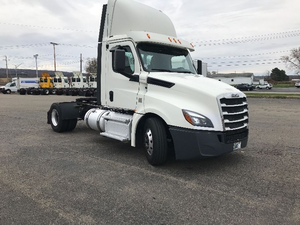 Day Cab Tractor-Heavy Duty Tractors-Freightliner-2019-T12642ST-Fredonia-NY-389,711\n\t\tmiles-$ 29,000 - Image 1