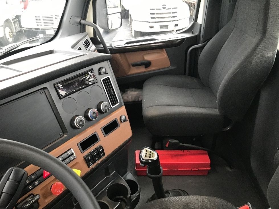 Day Cab Tractor-Heavy Duty Tractors-Freightliner-2019-T12642ST-Fredonia-NY-389,711\n\t\tmiles-$ 29,000 - Image 10