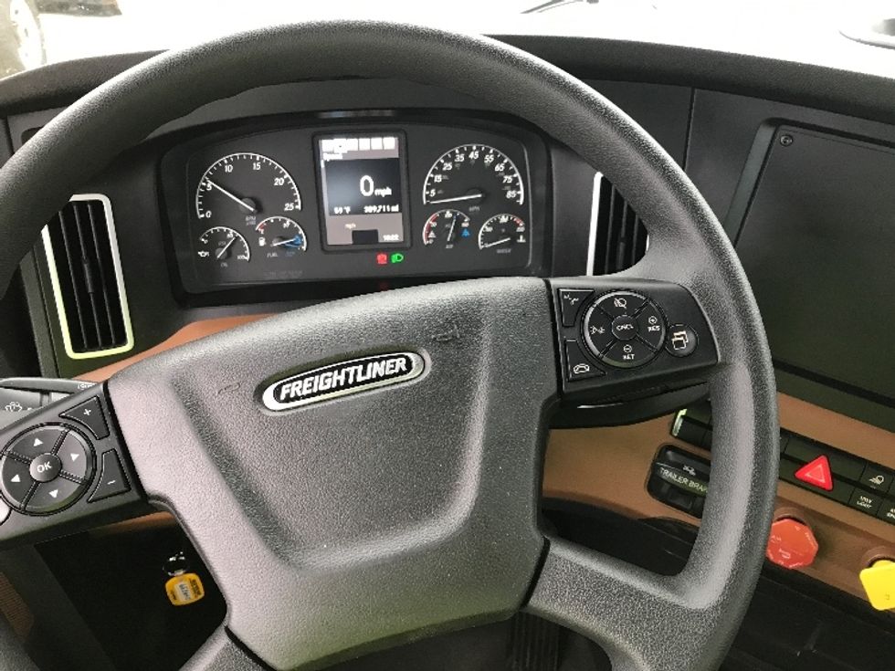 Day Cab Tractor-Heavy Duty Tractors-Freightliner-2019-T12642ST-Fredonia-NY-389,711\n\t\tmiles-$ 29,000 - Image 11