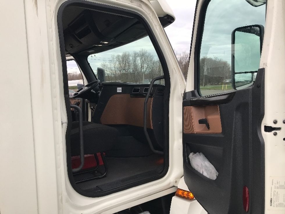 Day Cab Tractor-Heavy Duty Tractors-Freightliner-2019-T12642ST-Fredonia-NY-389,711\n\t\tmiles-$ 29,000 - Image 12