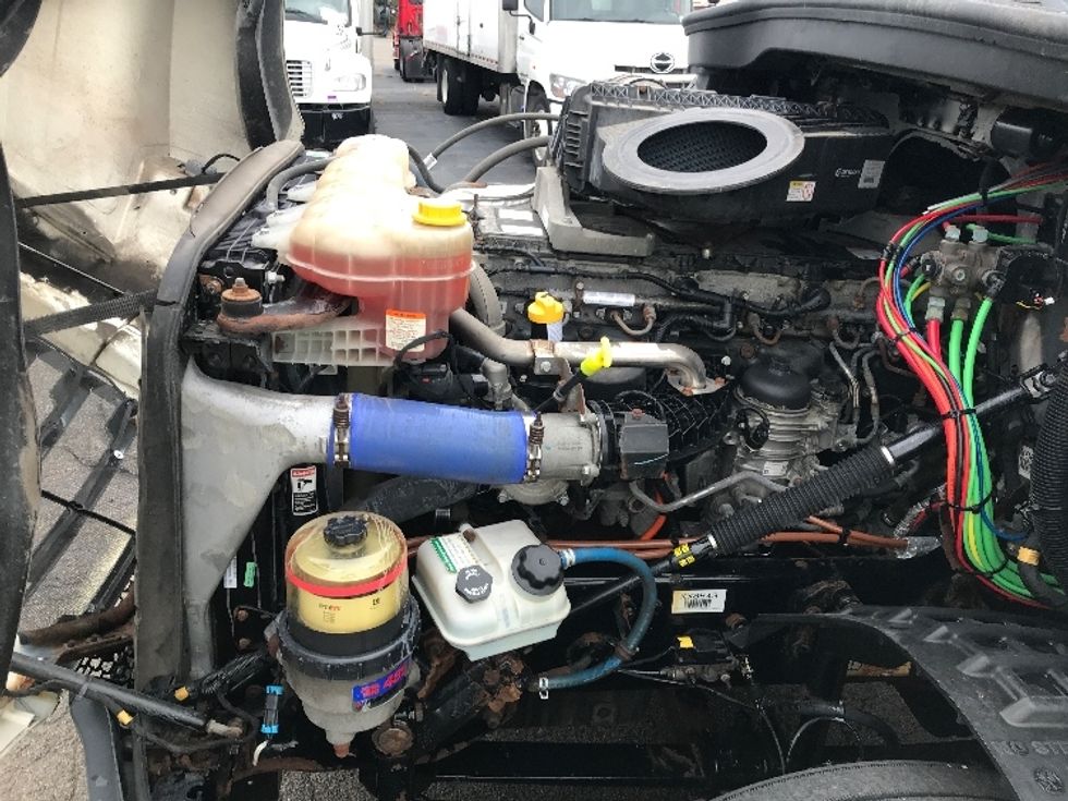 Day Cab Tractor-Heavy Duty Tractors-Freightliner-2019-T12642ST-Fredonia-NY-389,711\n\t\tmiles-$ 29,000 - Image 16