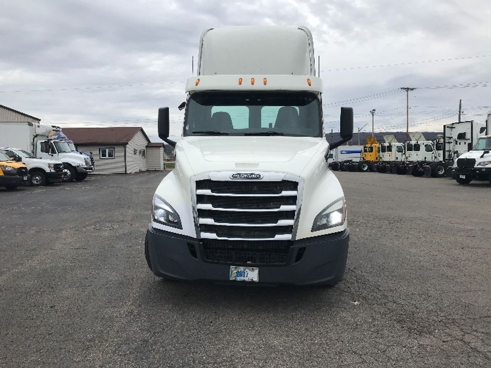 Day Cab Tractor-Heavy Duty Tractors-Freightliner-2019-T12642ST-Fredonia-NY-389,711\n\t\tmiles-$ 29,000 - Image 2