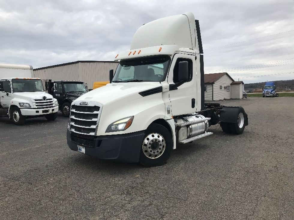 Day Cab Tractor-Heavy Duty Tractors-Freightliner-2019-T12642ST-Fredonia-NY-389,711\n\t\tmiles-$ 29,000 - Image 3