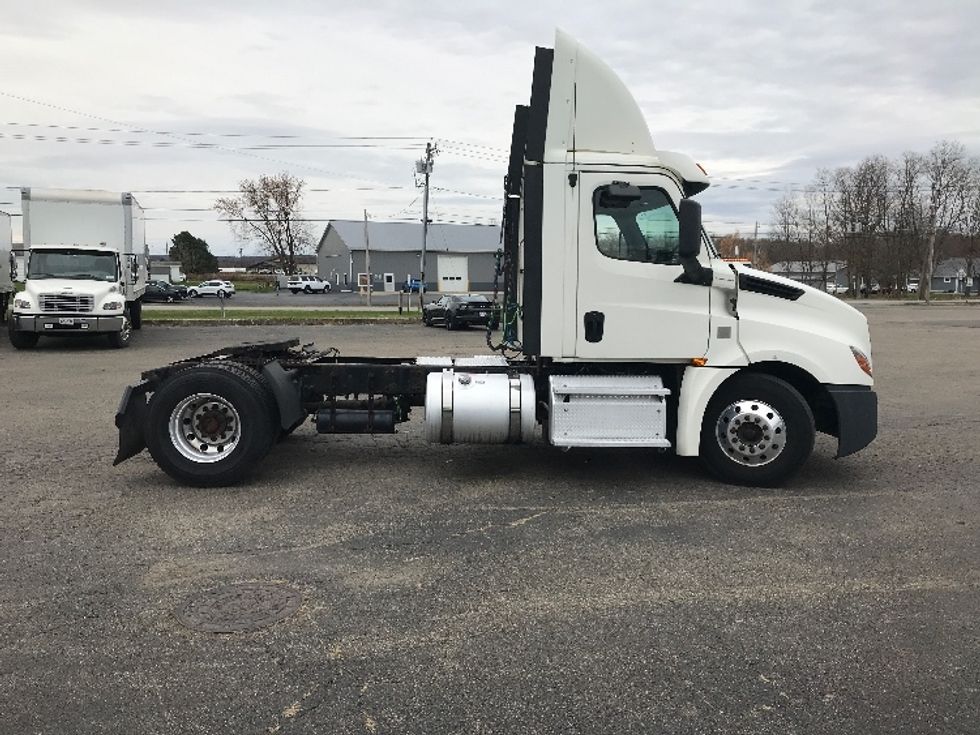 Day Cab Tractor-Heavy Duty Tractors-Freightliner-2019-T12642ST-Fredonia-NY-389,711\n\t\tmiles-$ 29,000 - Image 8