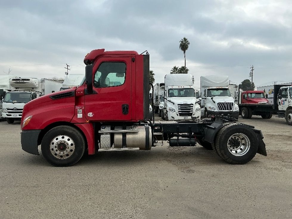 Day Cab Tractor-Heavy Duty Tractors-Freightliner-2019-T12642ST-Fresno-CA-166,151\n\t\tmiles-$ 58,500 - Image 4