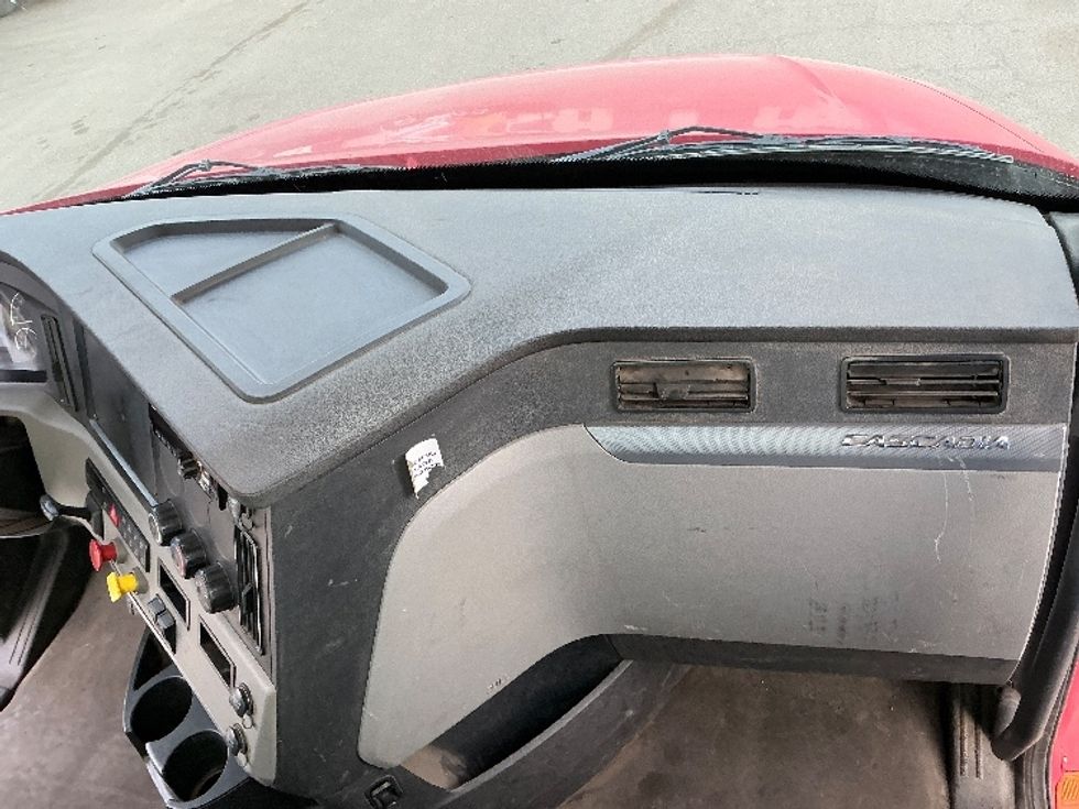 Day Cab Tractor-Heavy Duty Tractors-Freightliner-2019-T12642ST-Fresno-CA-166,832\n\t\tmiles-$ 58,500 - Image 13