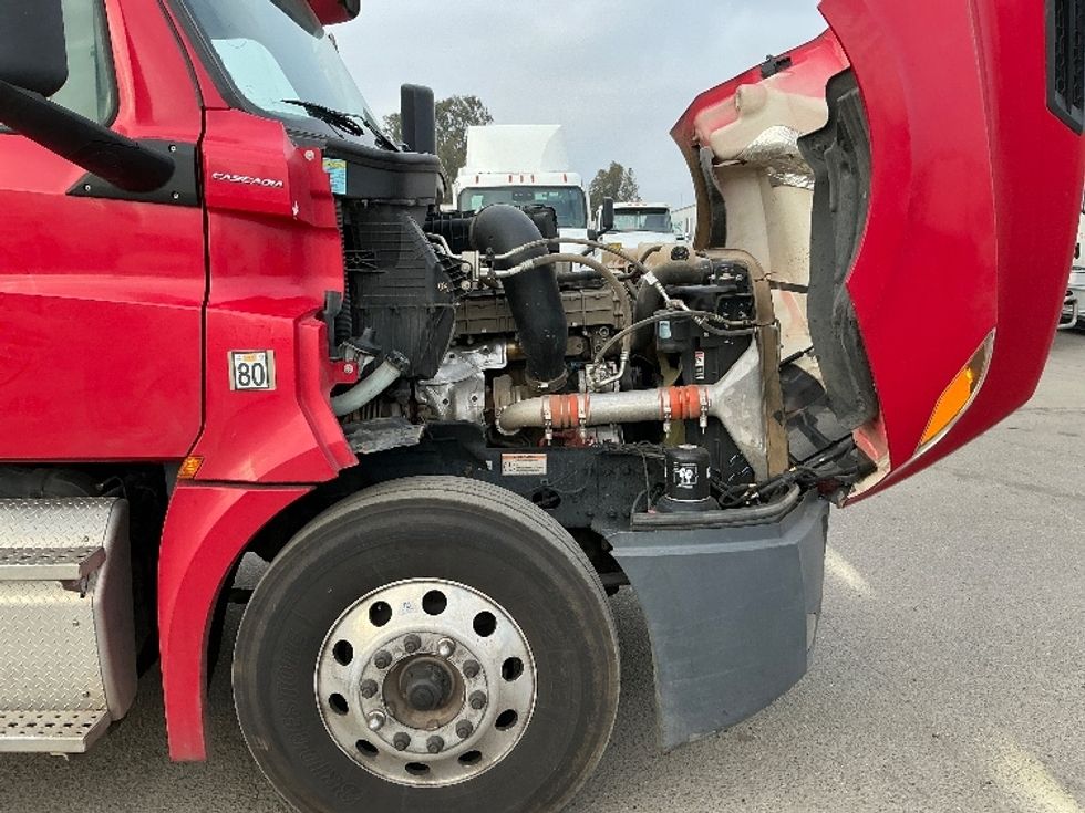 Day Cab Tractor-Heavy Duty Tractors-Freightliner-2019-T12642ST-Fresno-CA-166,832\n\t\tmiles-$ 58,500 - Image 15