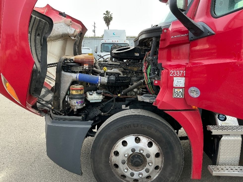 Day Cab Tractor-Heavy Duty Tractors-Freightliner-2019-T12642ST-Fresno-CA-166,832\n\t\tmiles-$ 58,500 - Image 16