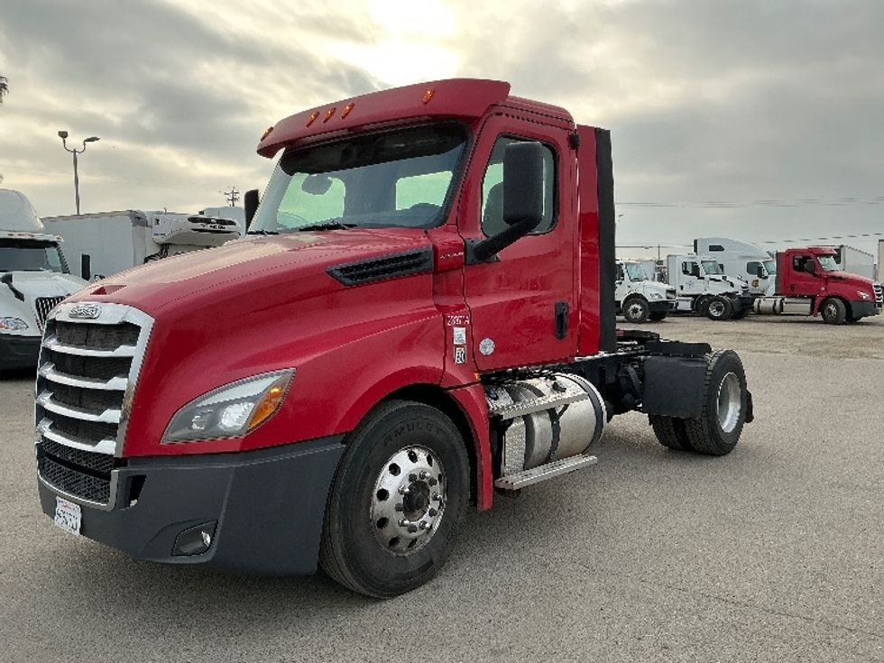 Day Cab Tractor-Heavy Duty Tractors-Freightliner-2019-T12642ST-Fresno-CA-166,832\n\t\tmiles-$ 58,500 - Image 3