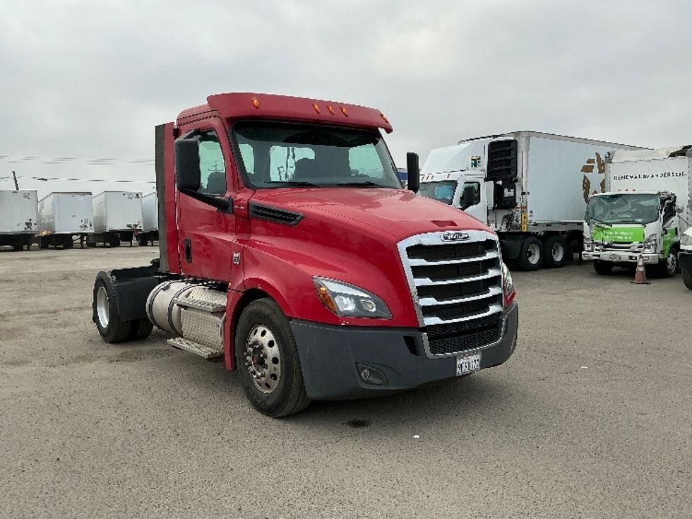 Day Cab Tractor-Heavy Duty Tractors-Freightliner-2019-T12642ST-Fresno-CA-183,767\n\t\tmiles-$ 46,000 - Image 1