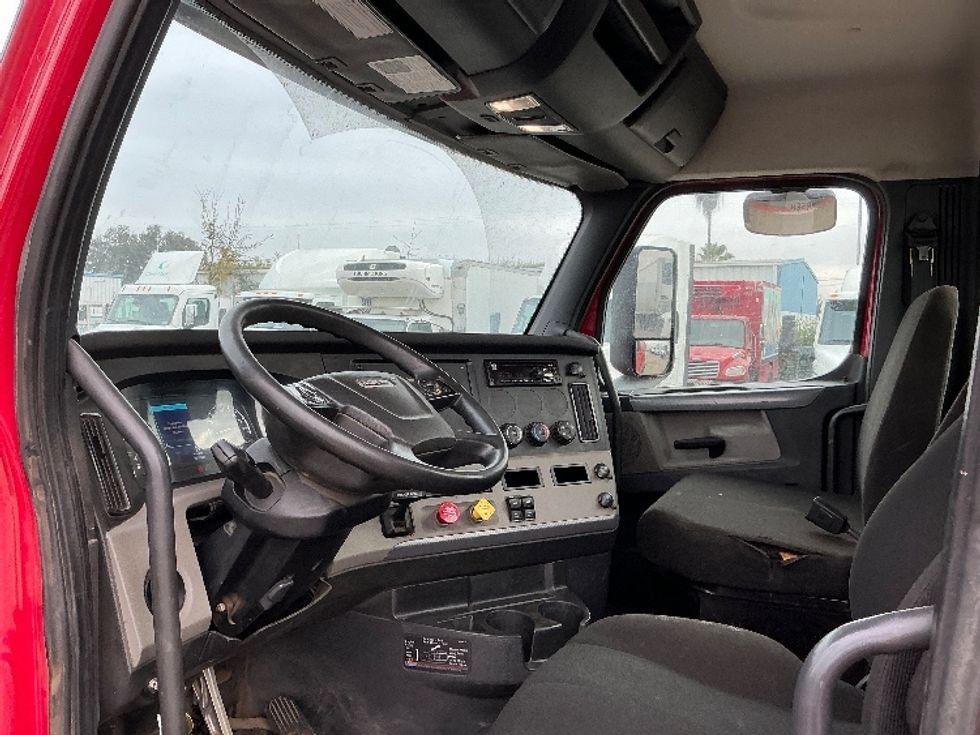 Day Cab Tractor-Heavy Duty Tractors-Freightliner-2019-T12642ST-Fresno-CA-183,767\n\t\tmiles-$ 46,000 - Image 10