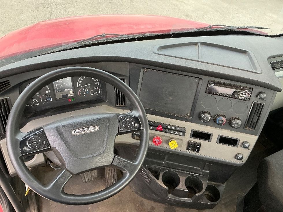 Day Cab Tractor-Heavy Duty Tractors-Freightliner-2019-T12642ST-Fresno-CA-183,767\n\t\tmiles-$ 46,000 - Image 11