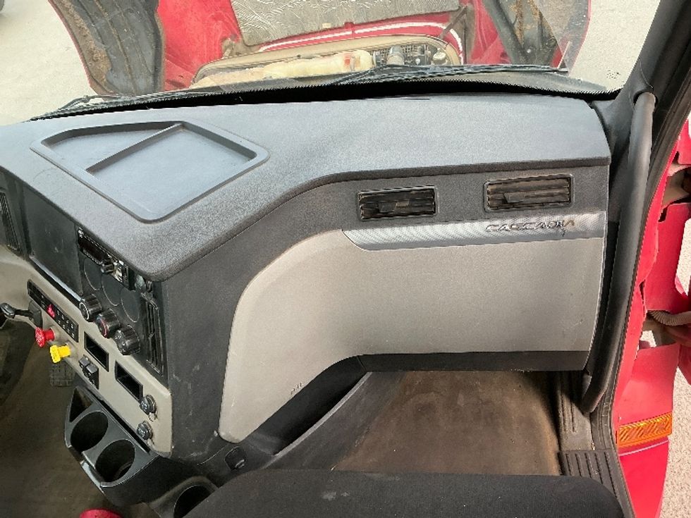 Day Cab Tractor-Heavy Duty Tractors-Freightliner-2019-T12642ST-Fresno-CA-183,767\n\t\tmiles-$ 46,000 - Image 13