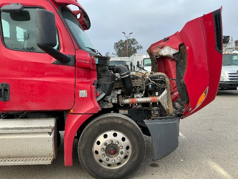 Day Cab Tractor-Heavy Duty Tractors-Freightliner-2019-T12642ST-Fresno-CA-183,767\n\t\tmiles-$ 46,000 - Image 15
