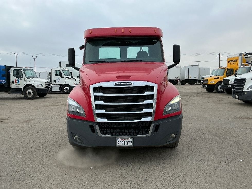 Day Cab Tractor-Heavy Duty Tractors-Freightliner-2019-T12642ST-Fresno-CA-183,767\n\t\tmiles-$ 46,000 - Image 2