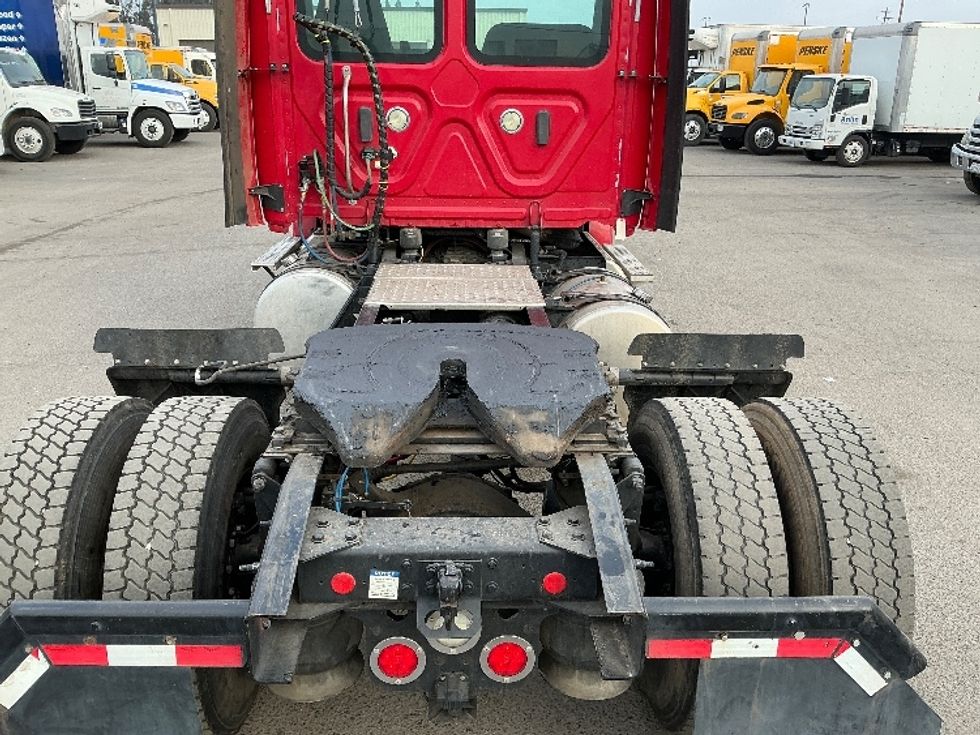 Day Cab Tractor-Heavy Duty Tractors-Freightliner-2019-T12642ST-Fresno-CA-198,592\n\t\tmiles-$ 46,000 - Image 6