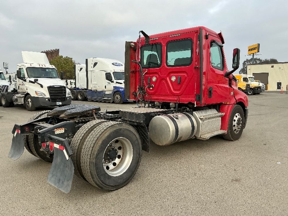 Day Cab Tractor-Heavy Duty Tractors-Freightliner-2019-T12642ST-Fresno-CA-198,592\n\t\tmiles-$ 46,000 - Image 7