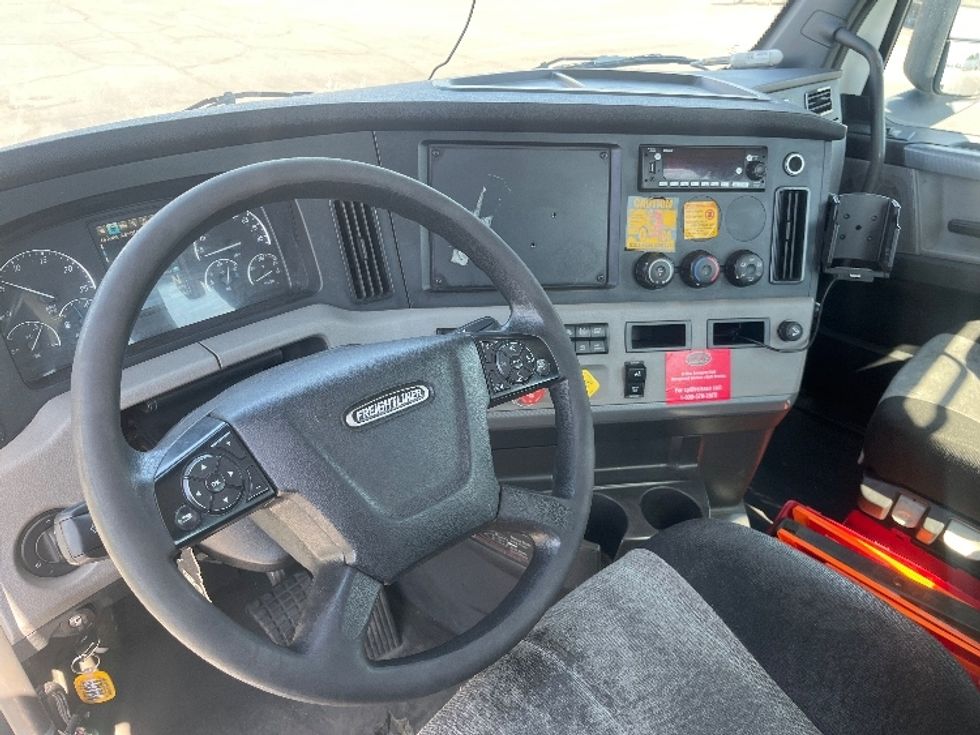 Day Cab Tractor-Heavy Duty Tractors-Freightliner-2019-T12642ST-Fresno-CA-212,680\n\t\tmiles-$ 40,750 - Image 10