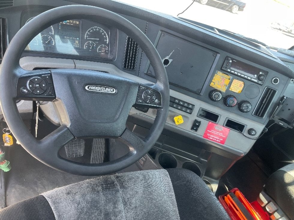 Day Cab Tractor-Heavy Duty Tractors-Freightliner-2019-T12642ST-Fresno-CA-212,680\n\t\tmiles-$ 40,750 - Image 11