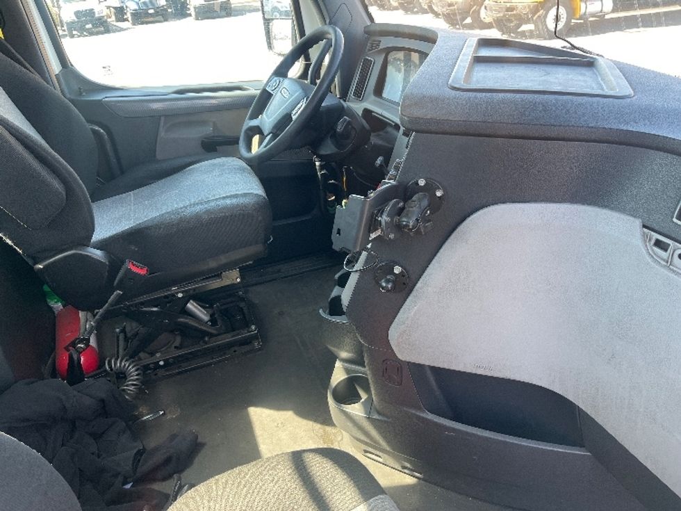 Day Cab Tractor-Heavy Duty Tractors-Freightliner-2019-T12642ST-Fresno-CA-212,680\n\t\tmiles-$ 40,750 - Image 14