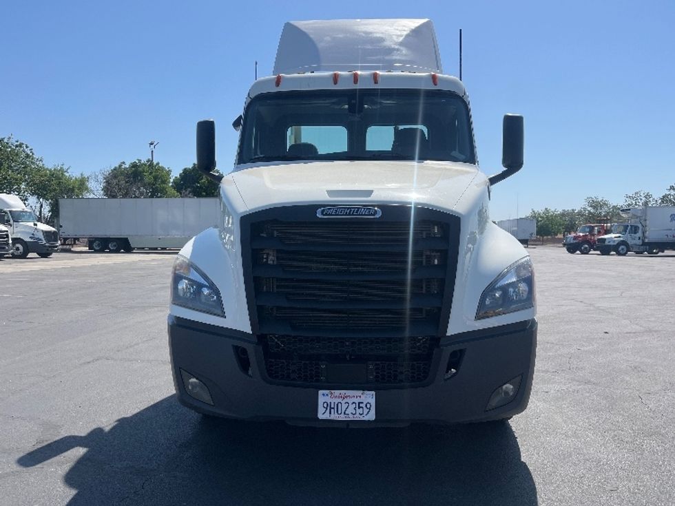 Day Cab Tractor-Heavy Duty Tractors-Freightliner-2019-T12642ST-Fresno-CA-212,680\n\t\tmiles-$ 40,750 - Image 2