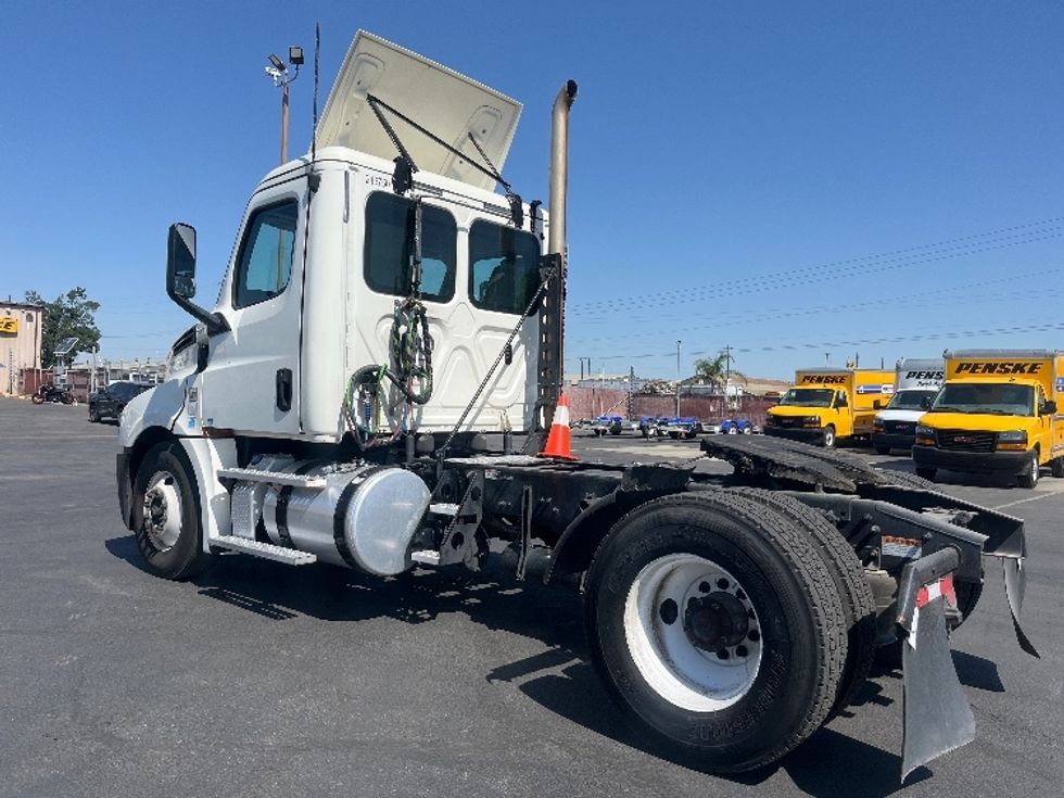 Day Cab Tractor-Heavy Duty Tractors-Freightliner-2019-T12642ST-Fresno-CA-212,680\n\t\tmiles-$ 40,750 - Image 5