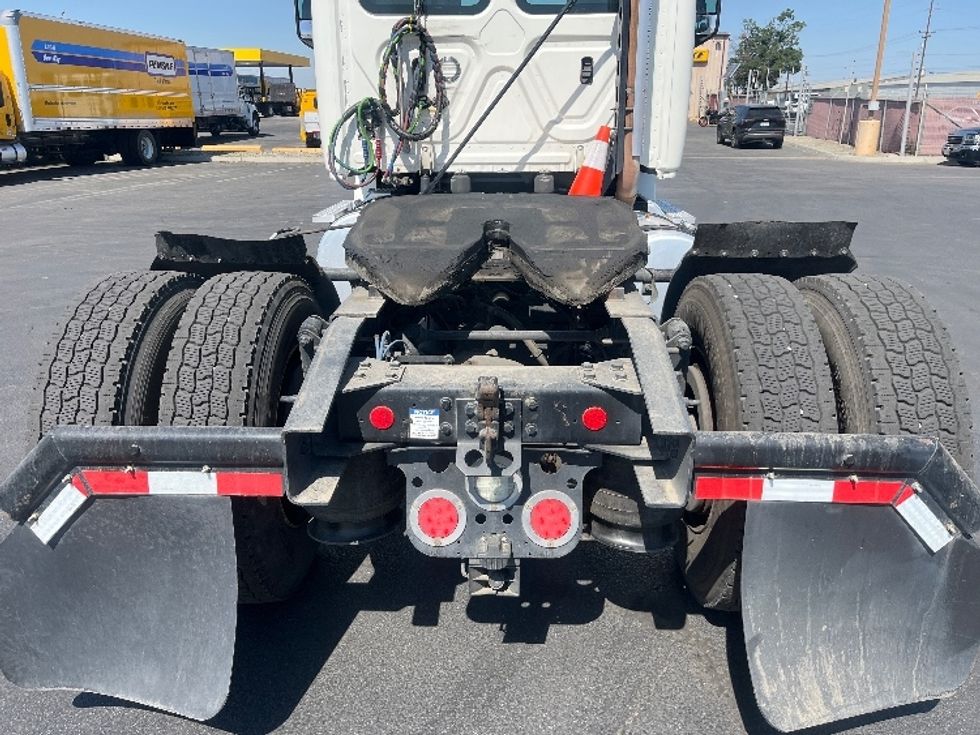 Day Cab Tractor-Heavy Duty Tractors-Freightliner-2019-T12642ST-Fresno-CA-212,680\n\t\tmiles-$ 40,750 - Image 6