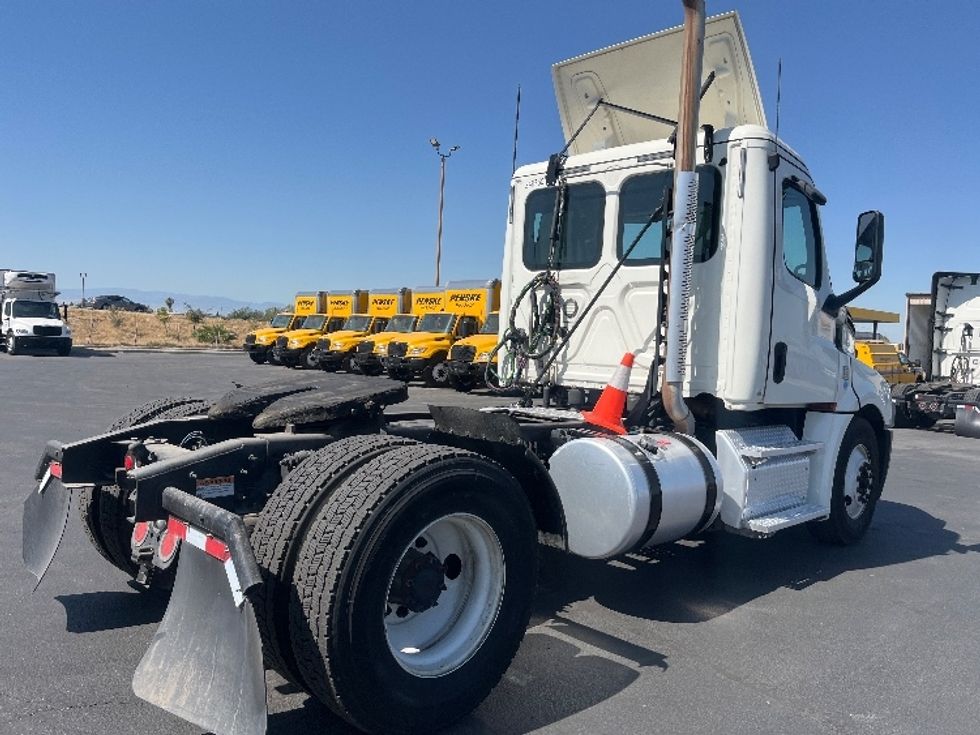 Day Cab Tractor-Heavy Duty Tractors-Freightliner-2019-T12642ST-Fresno-CA-212,680\n\t\tmiles-$ 40,750 - Image 7