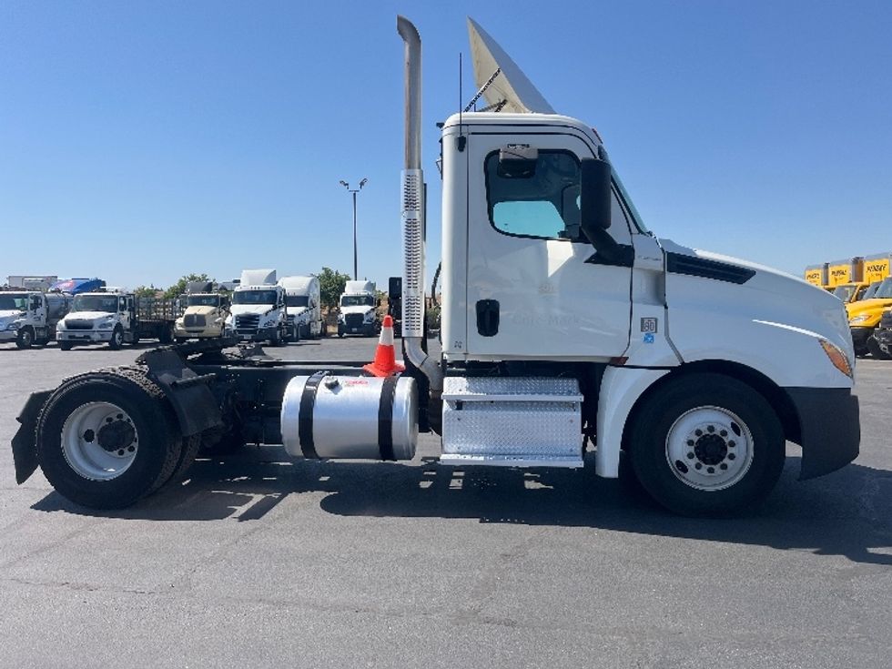 Day Cab Tractor-Heavy Duty Tractors-Freightliner-2019-T12642ST-Fresno-CA-212,680\n\t\tmiles-$ 40,750 - Image 8