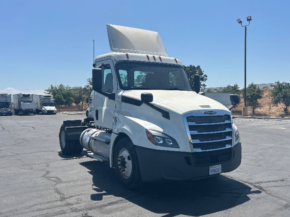 2019 Freightliner Cascadia 125" Sleeper Cab photo 19