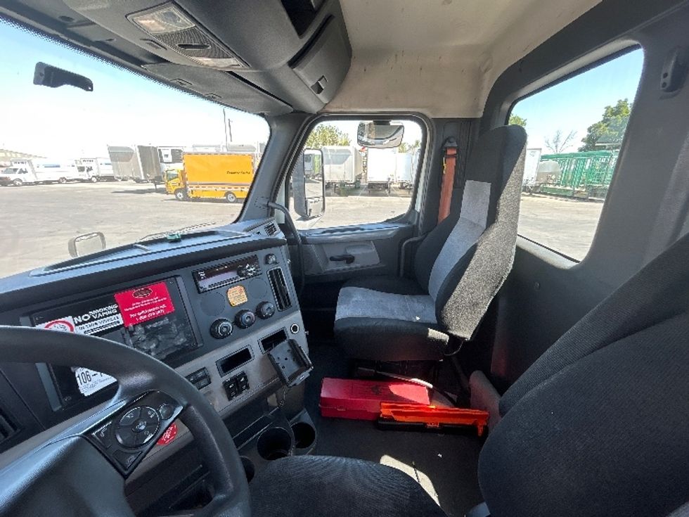 Day Cab Tractor-Heavy Duty Tractors-Freightliner-2019-T12642ST-Fresno-CA-245,244\n\t\tmiles-$ 53,500 - Image 10