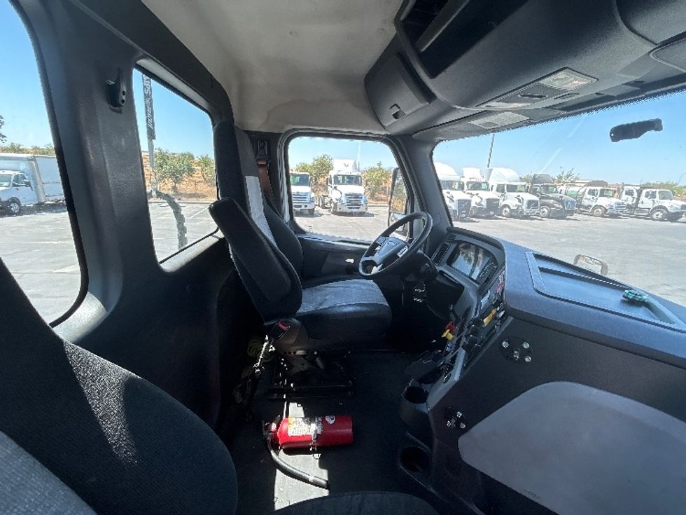 Day Cab Tractor-Heavy Duty Tractors-Freightliner-2019-T12642ST-Fresno-CA-245,244\n\t\tmiles-$ 53,500 - Image 14