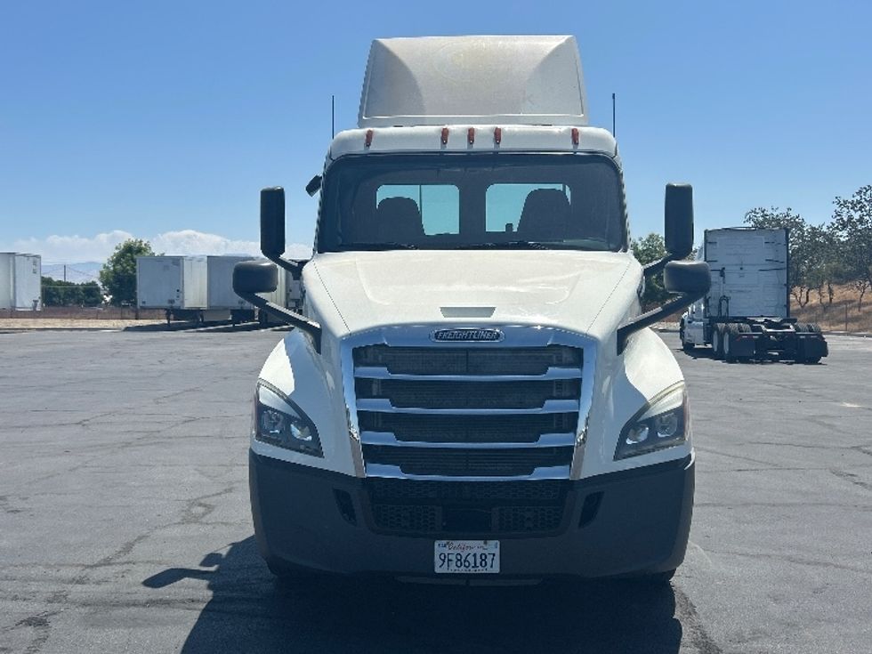 Day Cab Tractor-Heavy Duty Tractors-Freightliner-2019-T12642ST-Fresno-CA-245,244\n\t\tmiles-$ 53,500 - Image 2