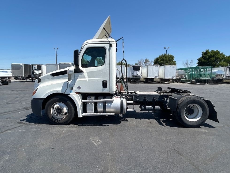 Day Cab Tractor-Heavy Duty Tractors-Freightliner-2019-T12642ST-Fresno-CA-245,244\n\t\tmiles-$ 53,500 - Image 4